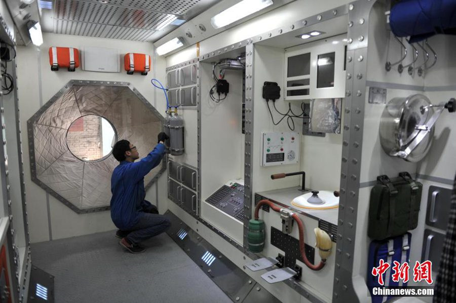 Cận cảnh hoạt động của trạm vũ trụ Thiên Cung 1 trên vũ trụ Can canh hoat dong cua tram vu tru Thien Cung 1 tren vu tru